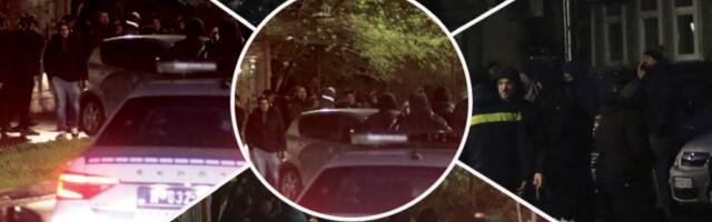 STIGAO KORDON POLICIJE ISPRED OPŠTINE KULA! Blokaderi spremaju UPAD U ZGRADU? (FOTO, VIDEO)