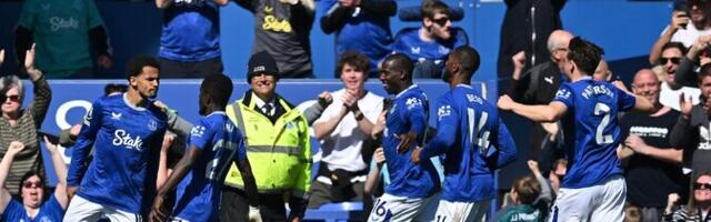 Everton aitas põlise rivaali tiitlile lähemale