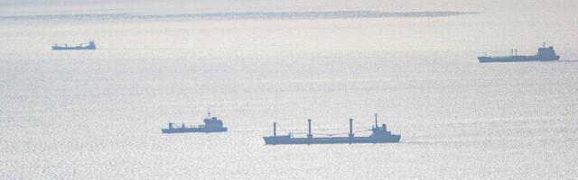 Kolm tankerit pääses Hormuzi väinast läbi