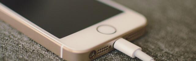 Kas algul laadija telefoni külge ja siis stepslisse või vastupidi?