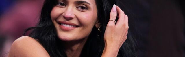 KUUM KLÕPS | Tuhat ja tuline! Kylie Jenner pidutses liibuvas latekskleidis pärast lahkumineku kõlakate ümberlükkamist