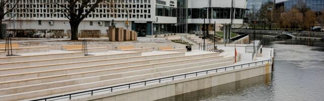 Tartu Emajõe kaldapromenaadi piirdele otsitakse turvalisem lahendus