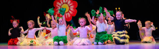 Galerii: Koolitants tõi Võru Kandle lavale mitmekülgsed tantsud