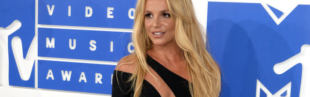 Britney Spears peab koroonaviiruse tõttu kauemaks järelevalve alla jääma