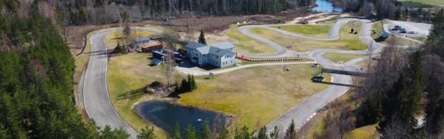 Haruldane võimalus: Eestis tuli enampakkumisele toimiv kardirada koos mitmete hoonetega