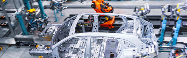 Mercedes-Benz toob kolme aastaga turule 40 uut mudelit