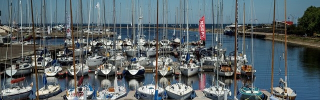 FOTO | Päästeamet käis Pirital kailt vette vajunud autot välja sikutamas