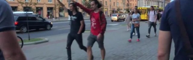 DELFI Minskis | Inimesed pelgavad pikka patiseisu võimuga. Protestid jätkuvad, režiim püsib