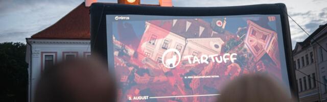 Tartusse kerkis Eesti suurim vabaõhukino. Vaata fotosid