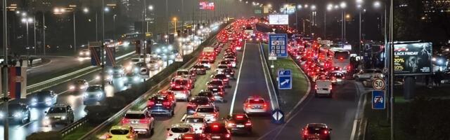 PRESEK STANJA NA PUTEVIMA I GRANICAMA: Bez gužvi za automobile na graničnim prelazima, kamioni čekaju do šest sati