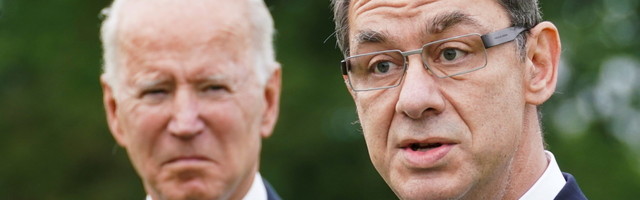 Pfizeri juht leiab, et "normaalne elu" ei tule tagasi ilma Covidi vaktsiinirežiimita