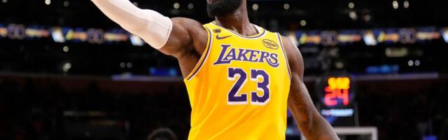 LeBron vodio Lejkerse do pobede na startu plej-ofa, Hjuston pao u Los Anđelesu