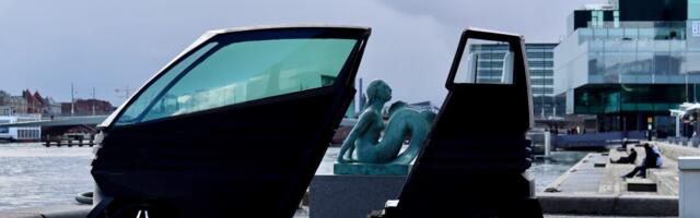 Video: see “auto” käib keskelt pooleks, et reisija sisse saaks