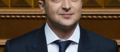 Ukraina president Volodõmõr Zelenski lasi lahti kaks riigi võtmeametnikku