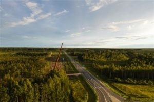 Must maantee ja punane soorebane