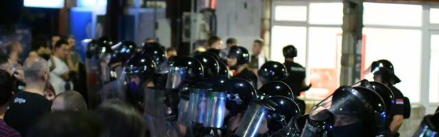 Eskalacija protesta u Nišu: Probijanje kordona, povređeni studenti i jaja za prostorije SPS-a