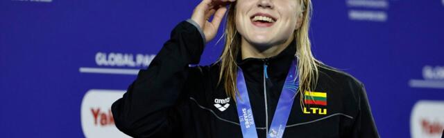 Leedu ujumistäht Ruta Meilutyte keeldus protesti märgiks aasta sporditähtede galal lavale tulemast
