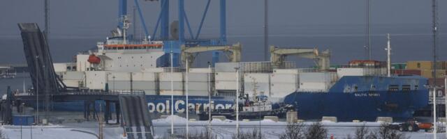 FOTOD ja GRAAFIK | Eesti võimude poolt kinni peetud laev jõudis Muuga sadamasse