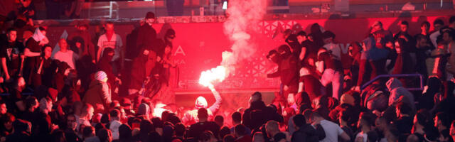 LETELE BAKLJE I KANTE: Pogledajte tuču navijača iz Arene iz novog ugla (VIDEO)