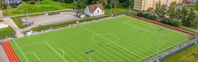 Tartu Annelinna kunstmuruväljak on pärast põhjalikku renoveerimist taas avatud