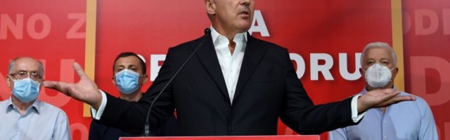 Montenegro läänemeelne valitsuspartei püüab tagasi hoida Venemaale ja Serbiale toetuvat opositsiooni