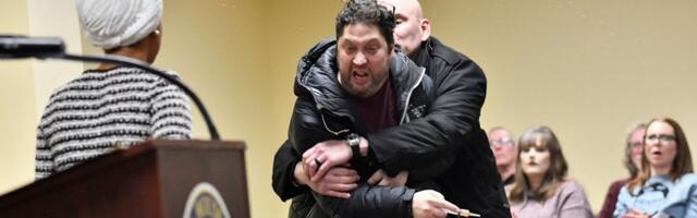 VIDEO | USA kongressi liiget pritsiti Minneapolises teadmata ainega