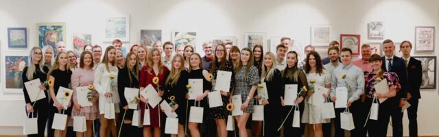 Võrumaa Arenduskeskus tunnustas silmapaistvaid koolilõpetajaid