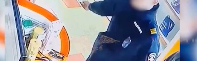 DELFI VOOG | Video_ Venemaal maskeerus mees politseinikuks, et osta bensiini väljaspool järjekorda