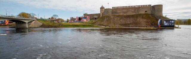 Vene piirivalve eemaldas Narva jõelt kergepoid. Kallas: Venemaa püüab sellega hirmu tekitada