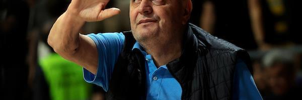 NAJTUŽNIJI POČETAK UTAKMICE U ISTANBULU: Košarkaši Partizana i Efesa održali minut ćutanja u čast Duška Vujoševića