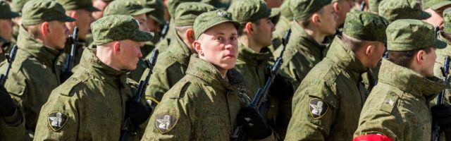 Vene politoloogi hoiatus: Kreml valmistab Balti riikide vastu ette hübriidrünnakut. Venemaa soovib nende vastu avaldada üheaegset survet, et nad lahkuksid NATOst