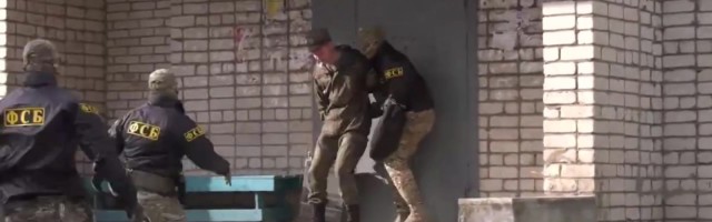 Reporter: Vene luureteenistus FSB kahtlustab Venemaa relvajõudude sõjaväelast ja tema Eesti elanikust venda Eesti kasuks luuramises