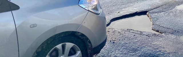 Narva auklikud teed lõhuvad autode rehve