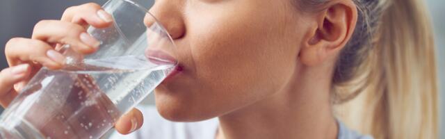 Lihtne harjumus hommikul: kuidas vee joomine võib toetada rasvapõletust ja tervist