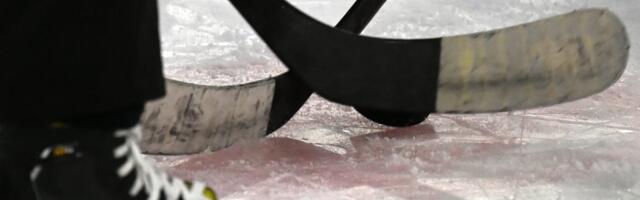 Leedus suri hokitreeningu ajal 13-aastane poiss