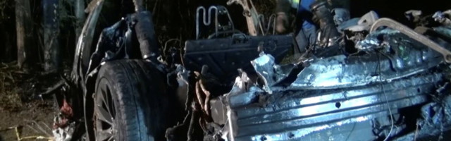 Teslaga juhtunud õnnetuses hukkus kaks meest - roolis polnud kedagi