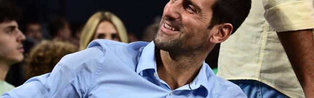 Novak Djokovic ulatas korvpalli EM-il vigastada saanud Serbia koondise kaptenile abikäe
