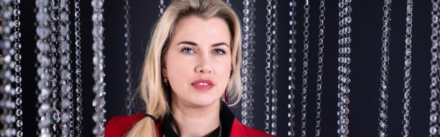 Naine jagas Vabaduse platsil laiali 100 huulepulka: suu ei peaks olema vaid väliselt ilus