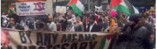 Massilised vahistamised NYC-s, kui enam kui 1,000 Palestiina-meelset meeleavaldajat marsivad galale