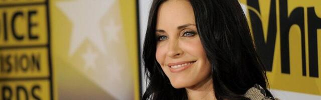 KLÕPS | Vanus on vaid number! „Sõprade“ näitleja Courteney Cox näitas kadestamisväärset bikiinikeha
