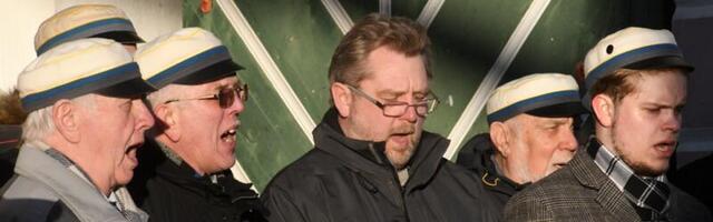 TALLINNA VÄRAVA EES LAULSID LÜDIGI MEHED KEVADELE JA KOORILIIKMELE