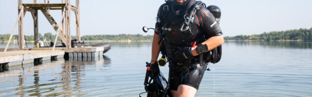 Tuukrid harjutasid Rummu karjääris vee all lõhkamist