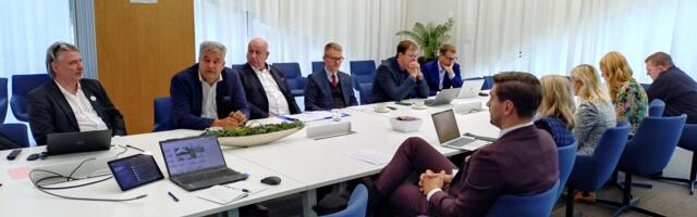 Riik on võtmas kohalike omavalitsuste katusorganisatsiooni võrdse partnerina