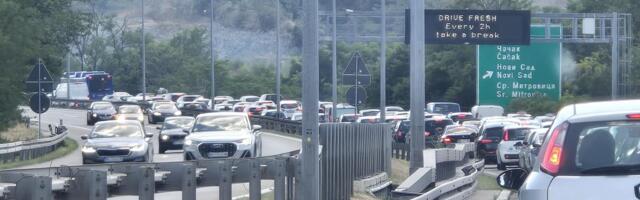 Povratak sa Uskrsa puni auto-puteve: Evo gde se očekuju gužve i kako da ih izbegnete