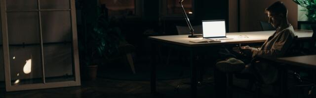 Kuidas mõjutab kellakeeramine öövahetuses töötaja tasu?