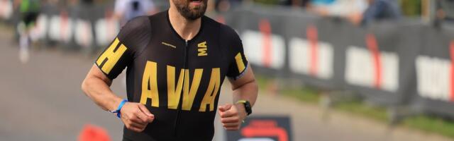 Kas hiljuti lahutusest teatanud Märt Avandil on uus pruut? Näitleja suudles Ironmani finišis heledapäist naist