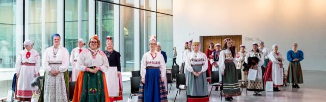 Vaatajate ette tuuakse ERMi rahvarõiva valmistajate kooli lõputööd