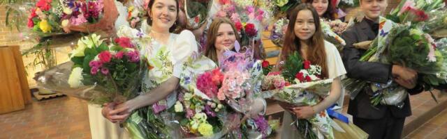 Toronto Peetri kirikus said leeriõnnistuse 9 noort