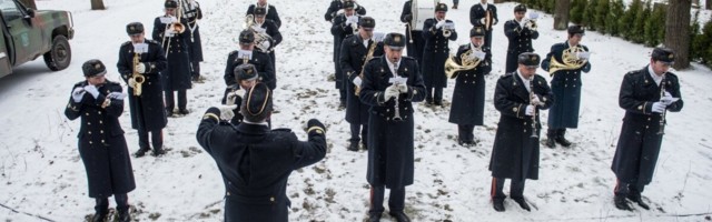 NÄDALA NÄGU | Andrus Kivirähk: sõdur, kes tassib kaevikusse püssi asemel pasuna, jätaks ogara mulje