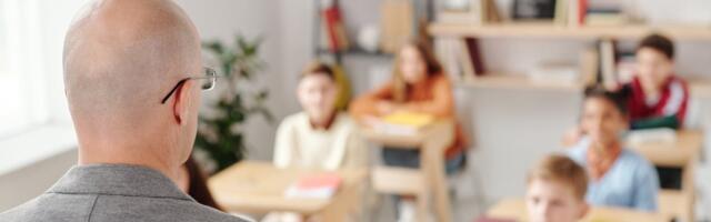 Õpetajate arvestuslik keskmine palk tõuseb 2184 euroni